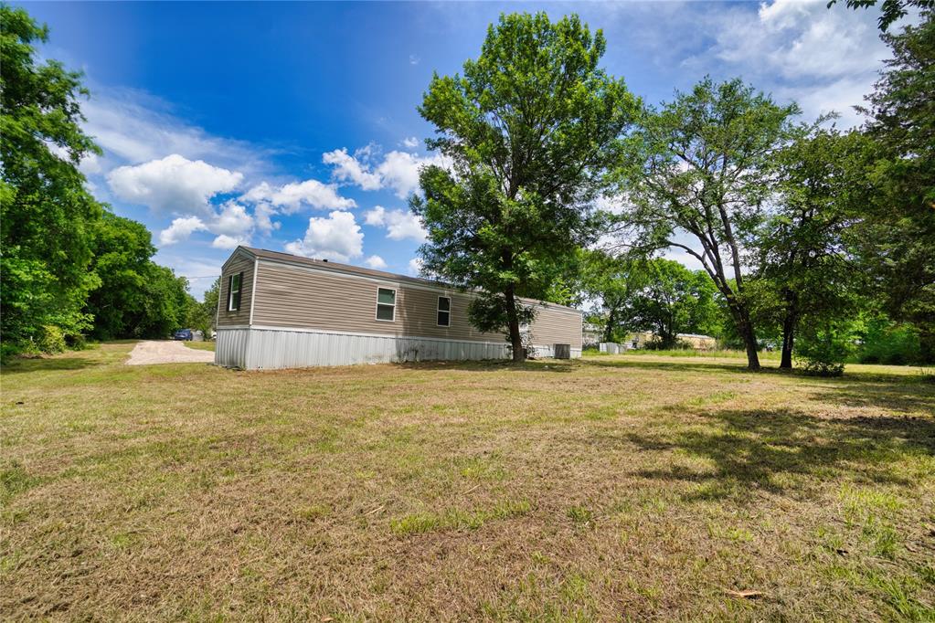 801 E Oak Street Property Photo 6