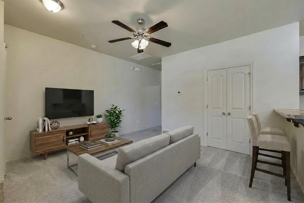 909 Sw 92nd Street Property Photo 5