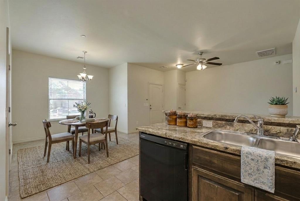 909 Sw 92nd Street Property Photo 7