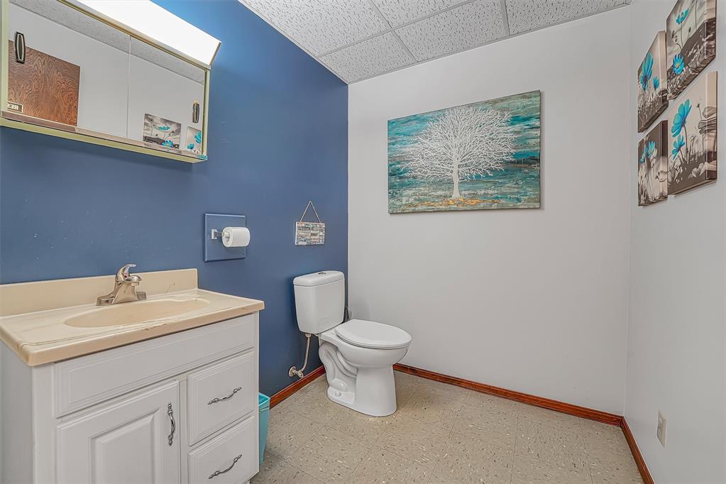 301 W 12th Street Property Photo 8