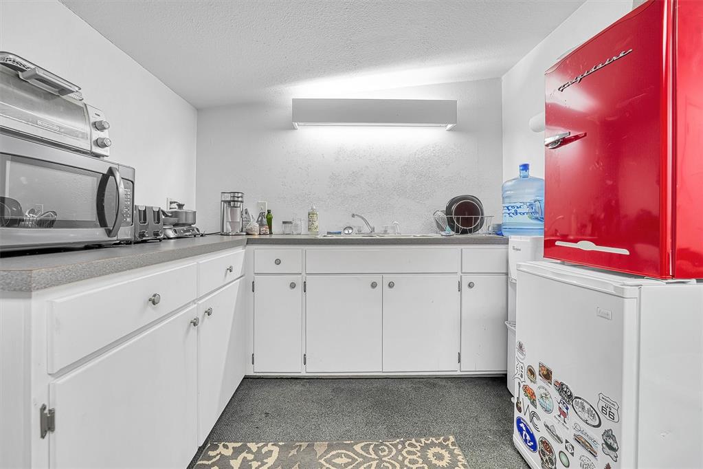 301 W 12th Street Property Photo 18