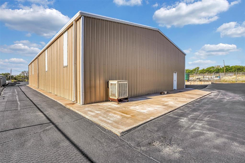 301 W 12th Street Property Photo 42