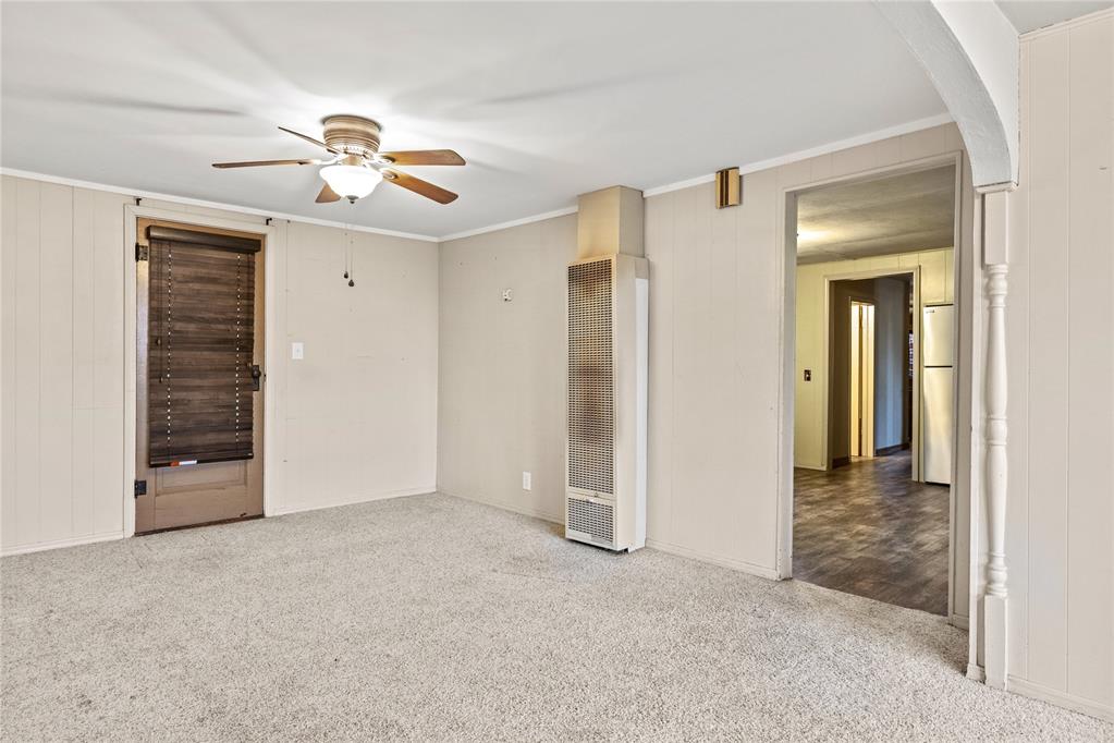 212 E 3rd Street Property Photo 8