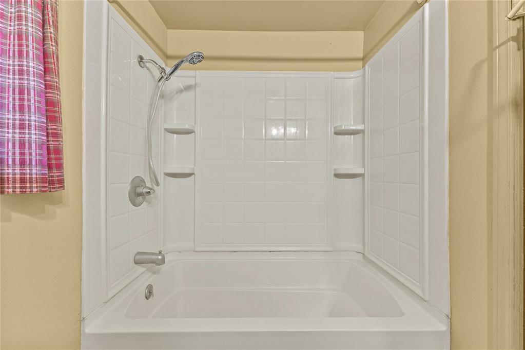212 E 3rd Street Property Photo 23