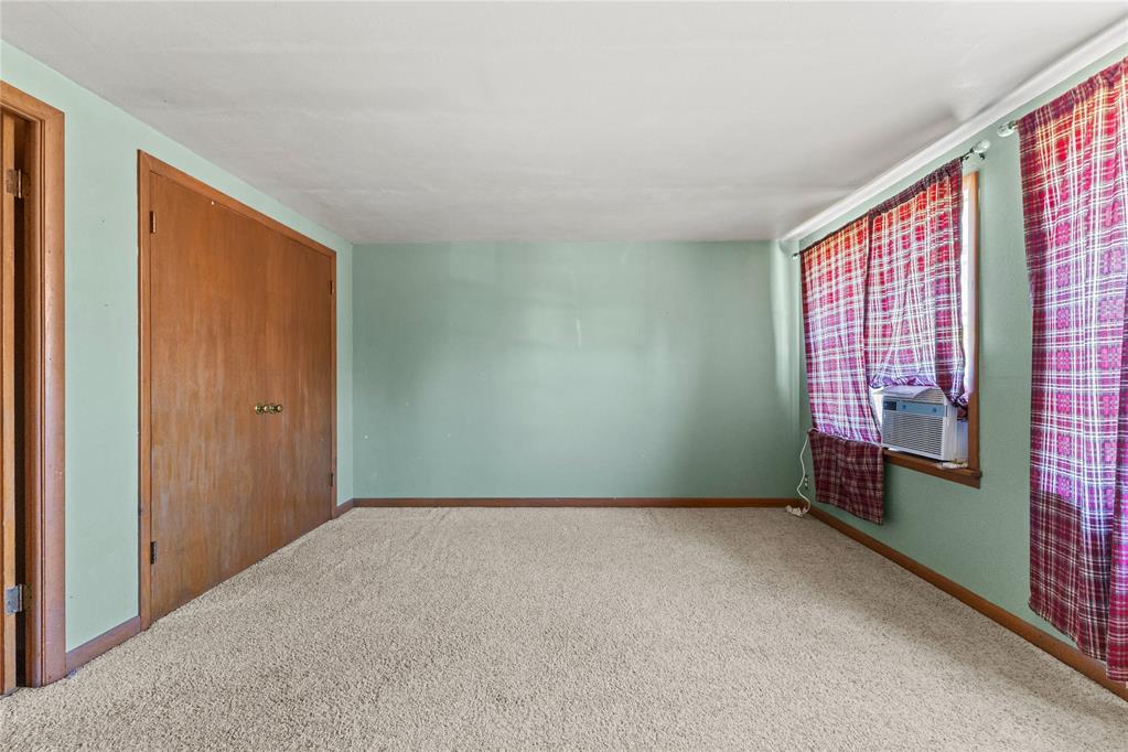 212 E 3rd Street Property Photo 24