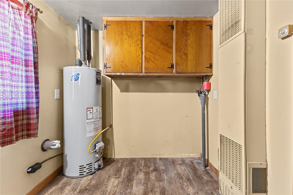 212 E 3rd Street Property Photo 27