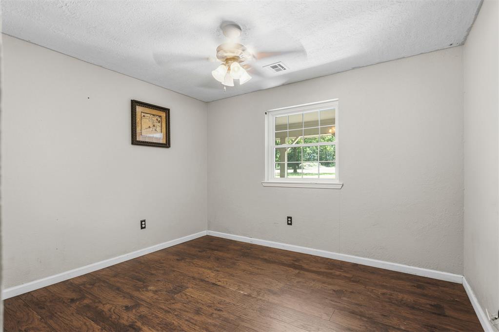 25568 N County Road 3175 Property Photo 17