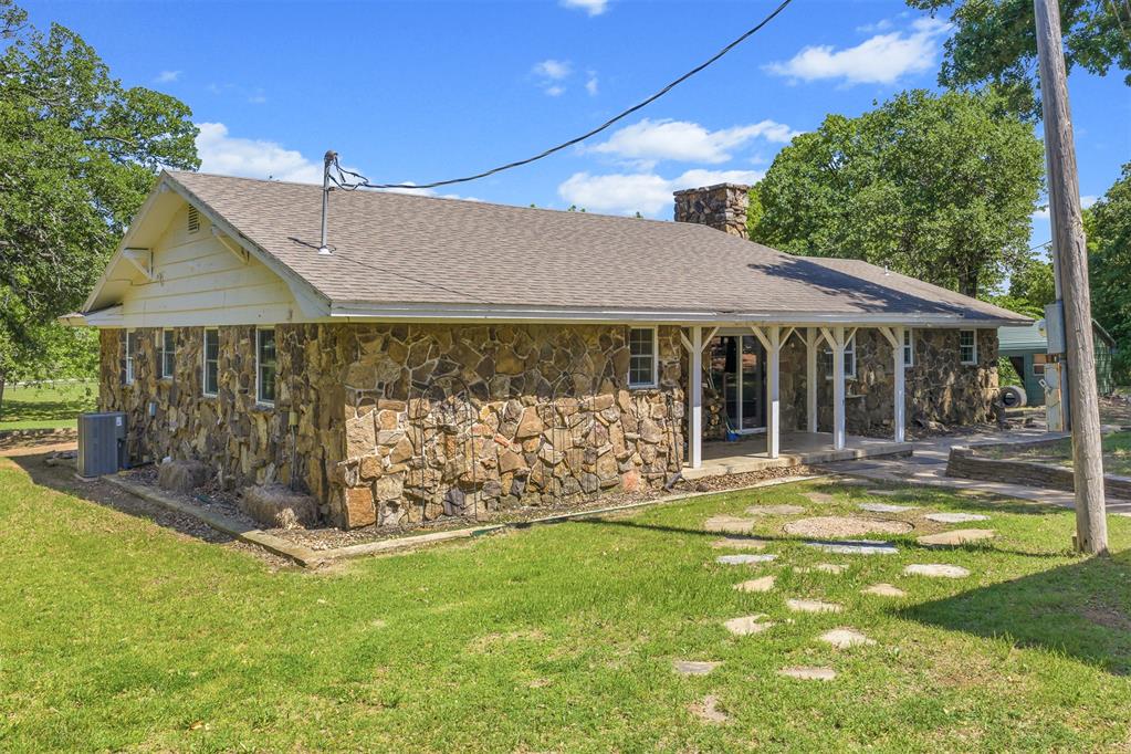 25568 N County Road 3175 Property Photo 28