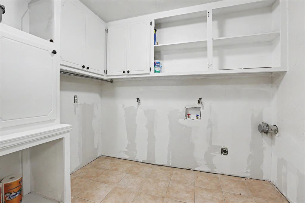 2724 Persimmon Creek Drive Property Photo 33