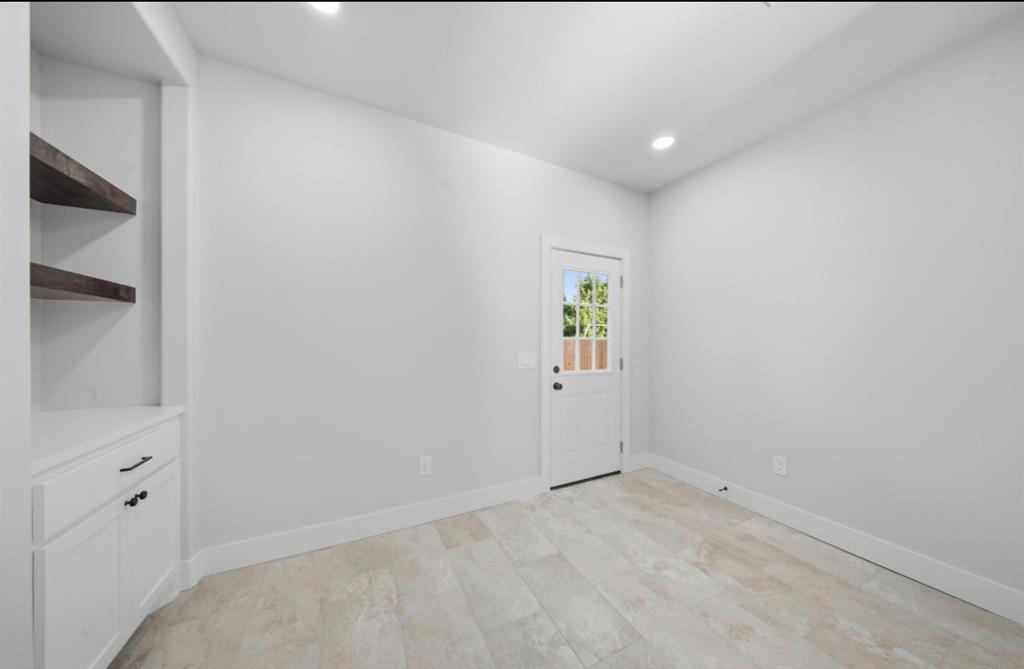 1031 N Harris Avenue Property Photo 7