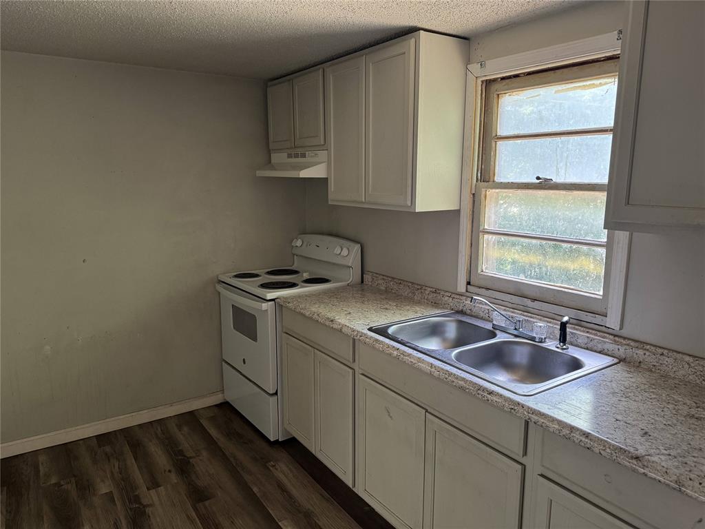 1921 N Vine Street Property Photo 5