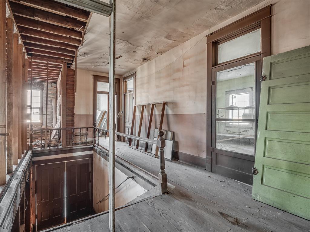 104 N Grand Street Property Photo 18