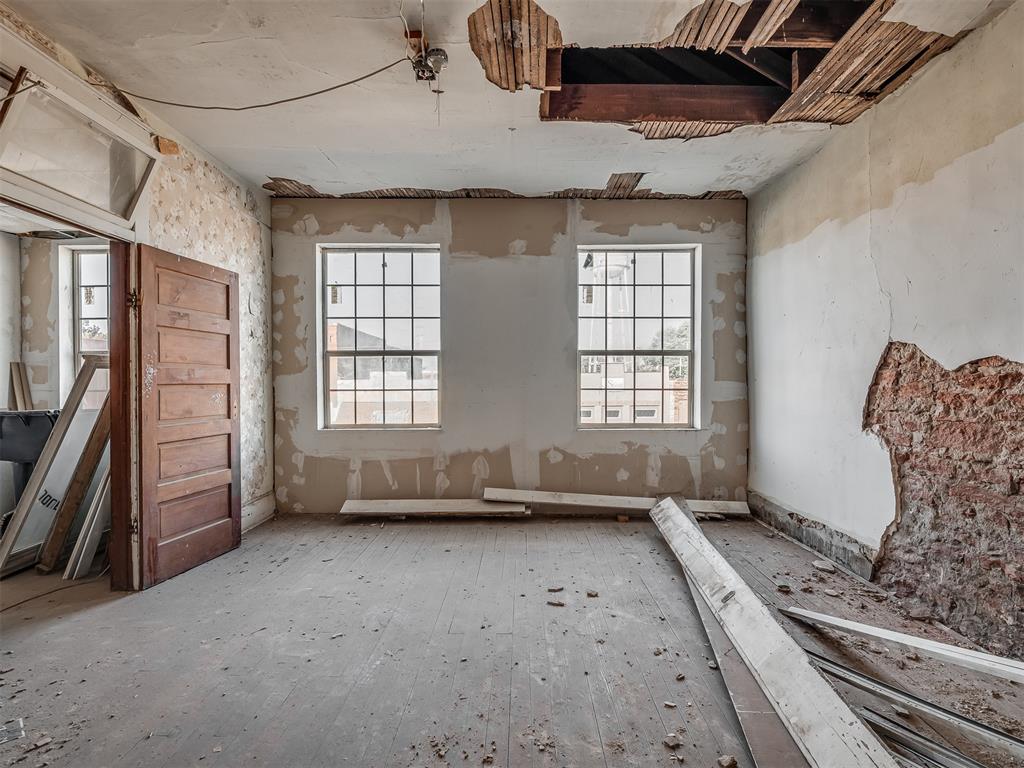104 N Grand Street Property Photo 25