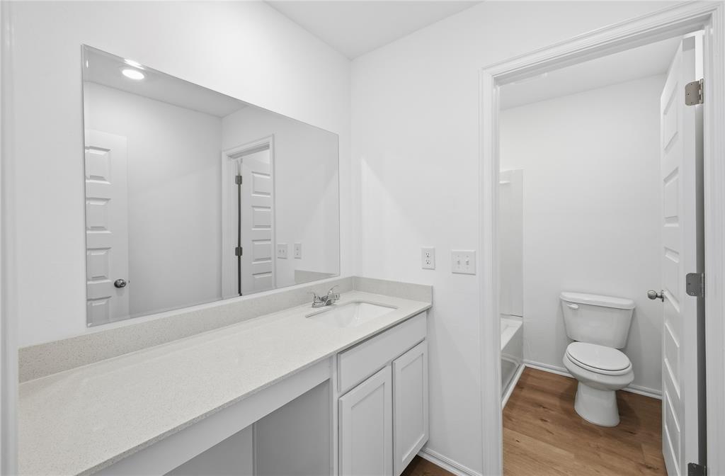 2029 W 30th Place Property Photo 16