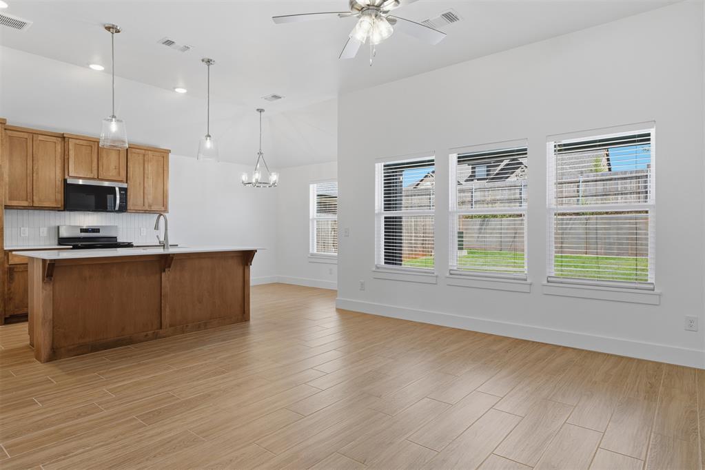 3713 Nw 177th Street Property Photo 5