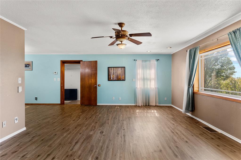 115 E 10th Street Property Photo 7