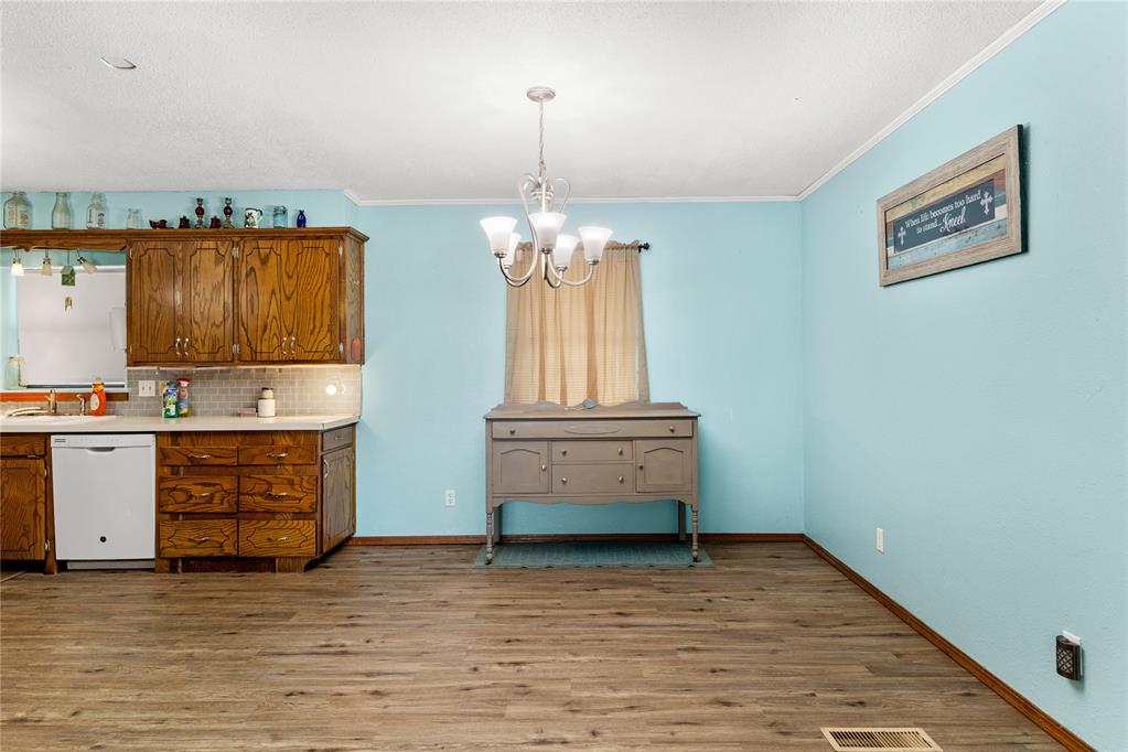 115 E 10th Street Property Photo 8