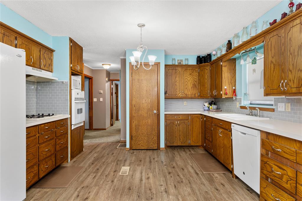 115 E 10th Street Property Photo 10