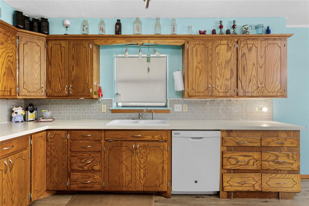 115 E 10th Street Property Photo 12