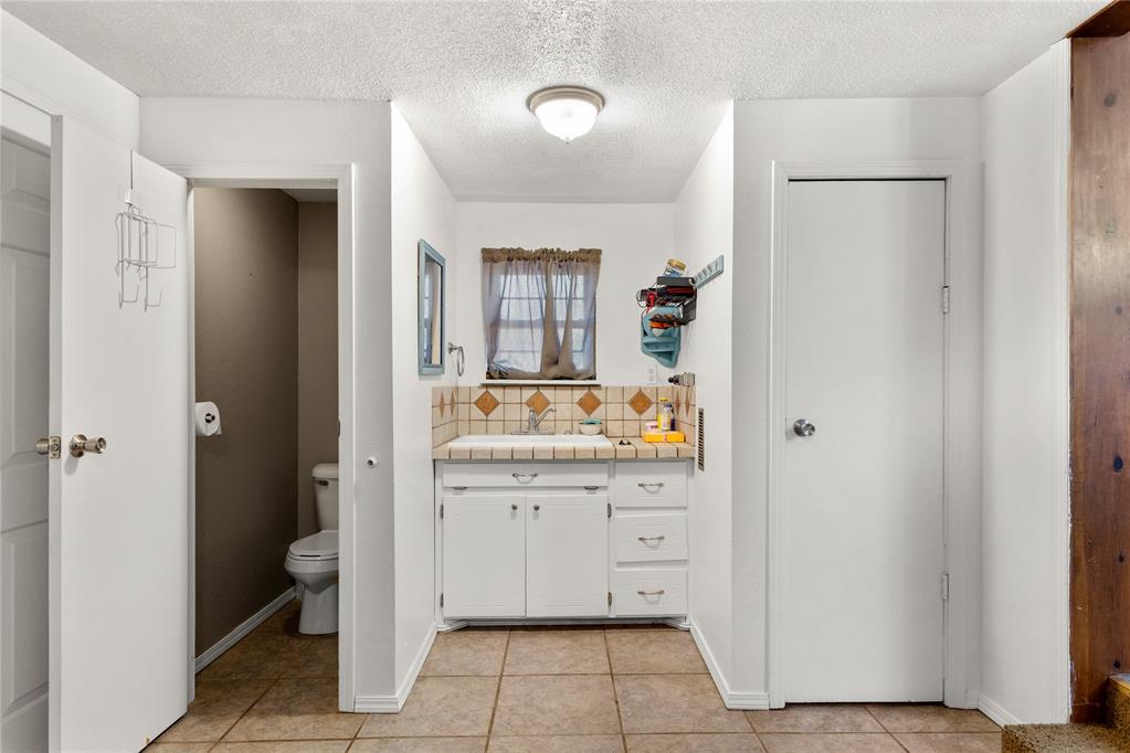 115 E 10th Street Property Photo 14