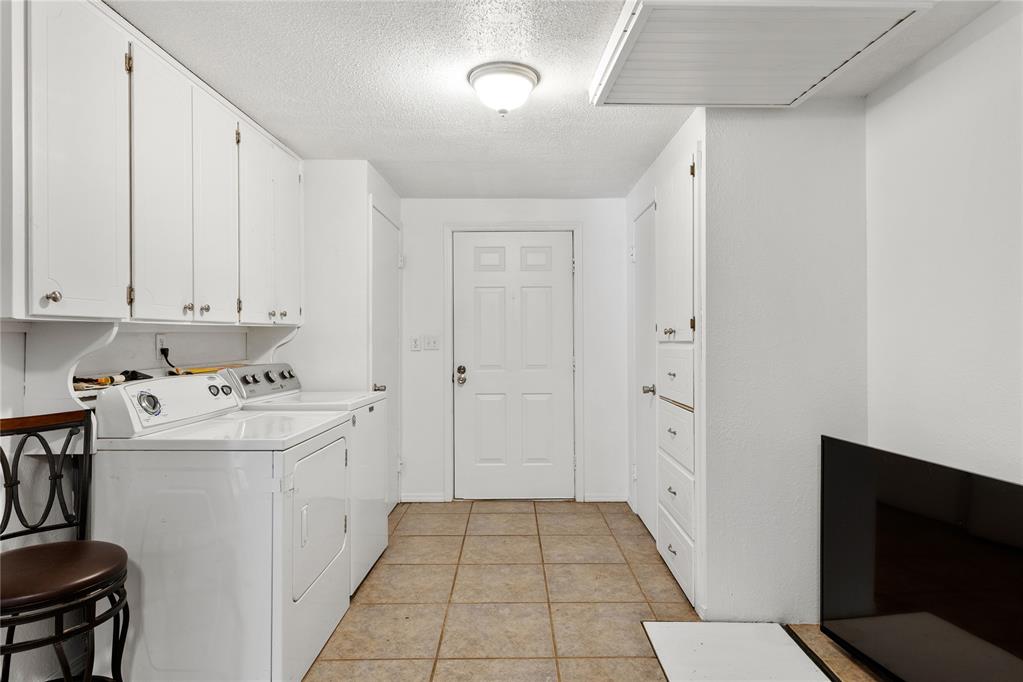 115 E 10th Street Property Photo 15