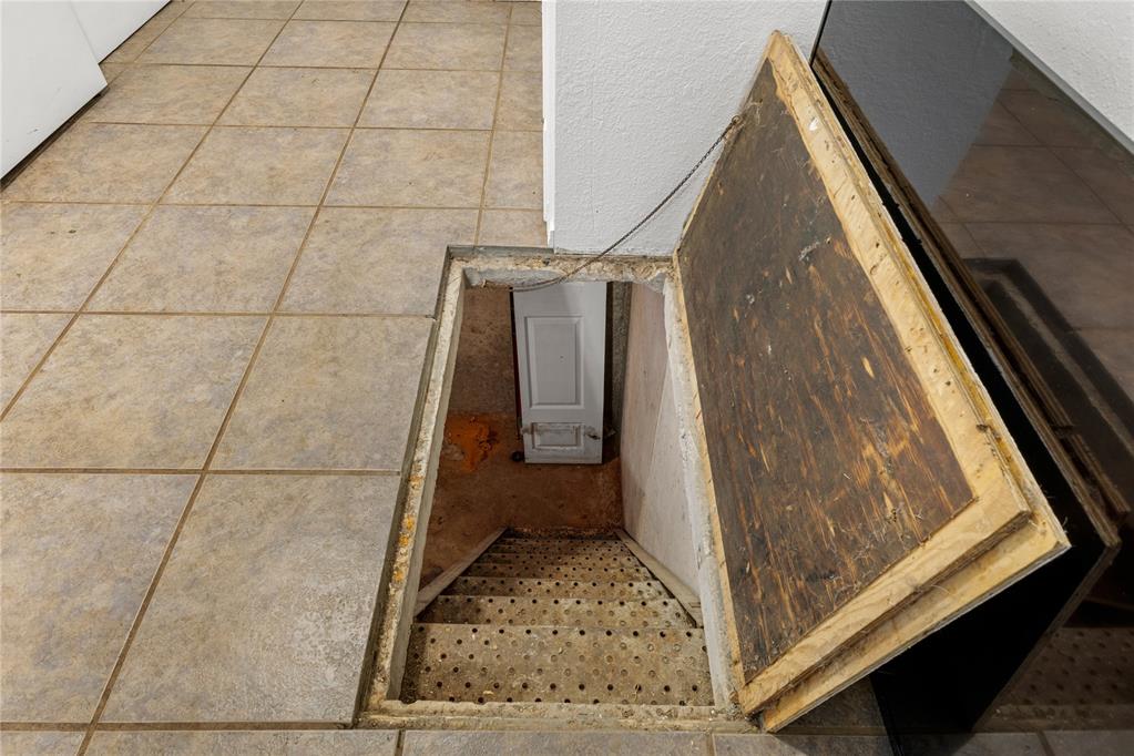 115 E 10th Street Property Photo 16
