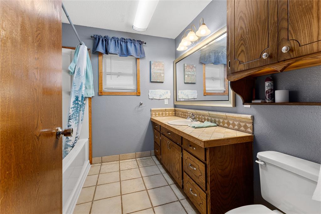 115 E 10th Street Property Photo 18