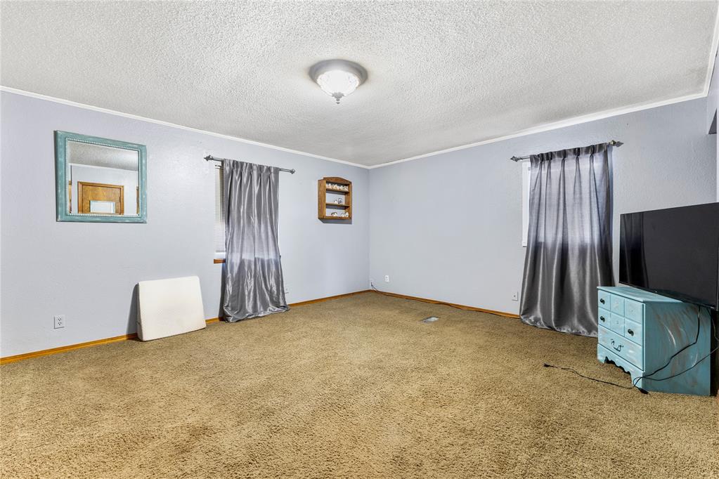 115 E 10th Street Property Photo 20
