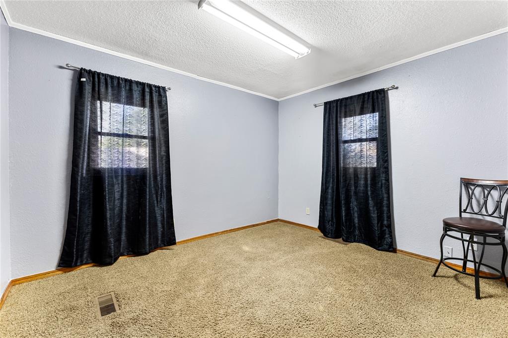 115 E 10th Street Property Photo 22