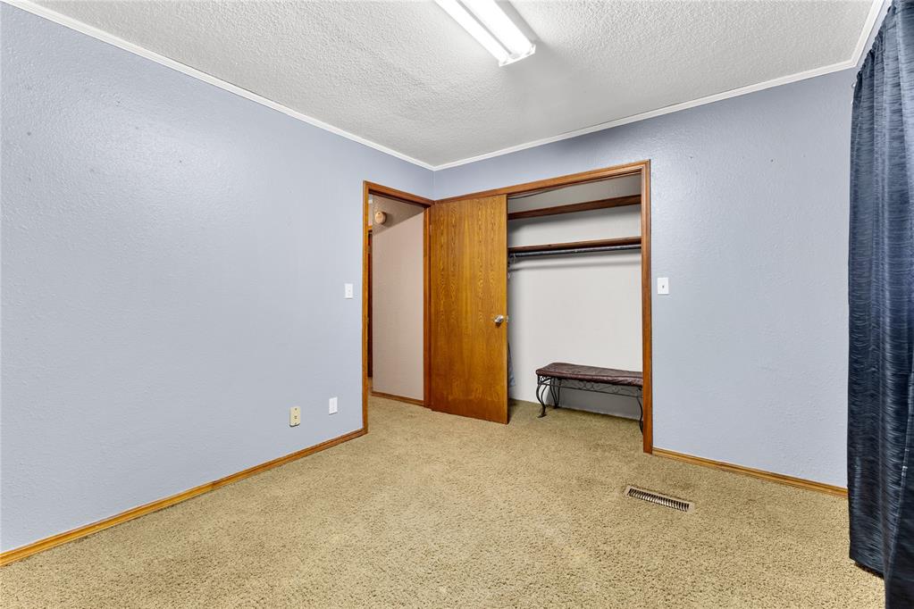 115 E 10th Street Property Photo 23
