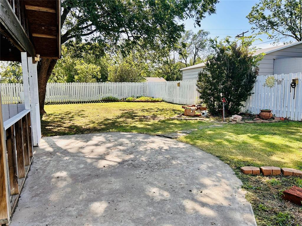 115 E 10th Street Property Photo 30