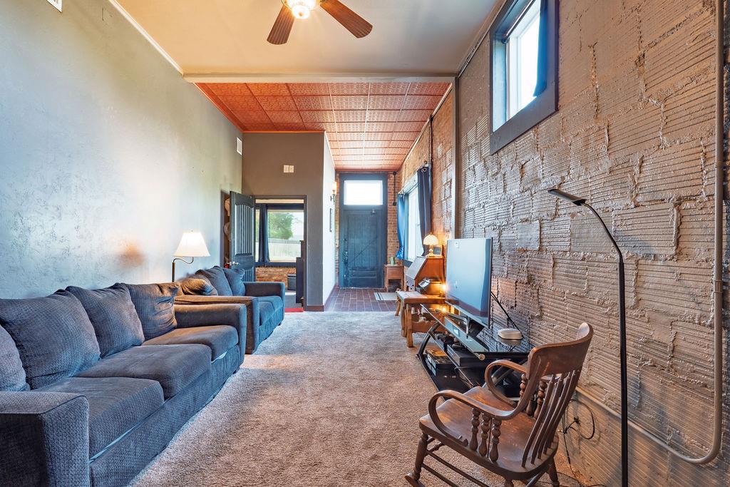 1302 E Main Street Property Photo 10