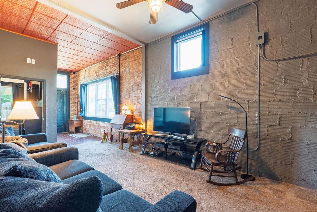 1302 E Main Street Property Photo 11