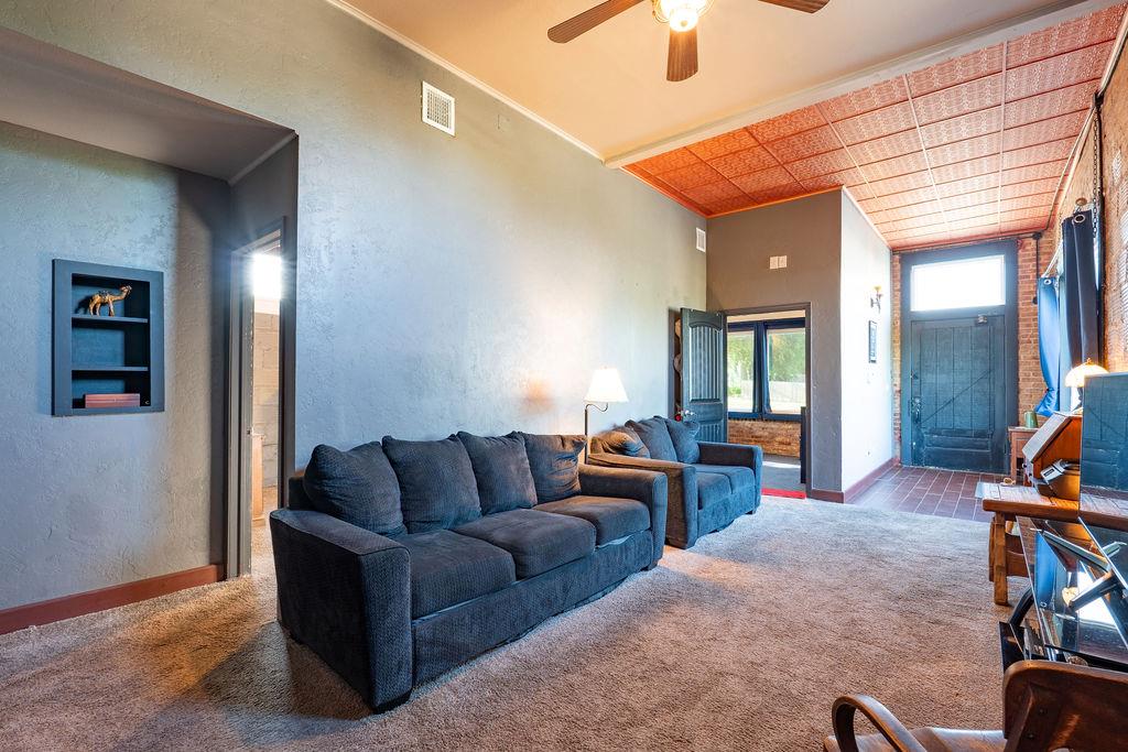 1302 E Main Street Property Photo 12