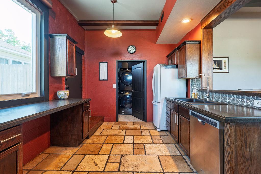 1302 E Main Street Property Photo 29