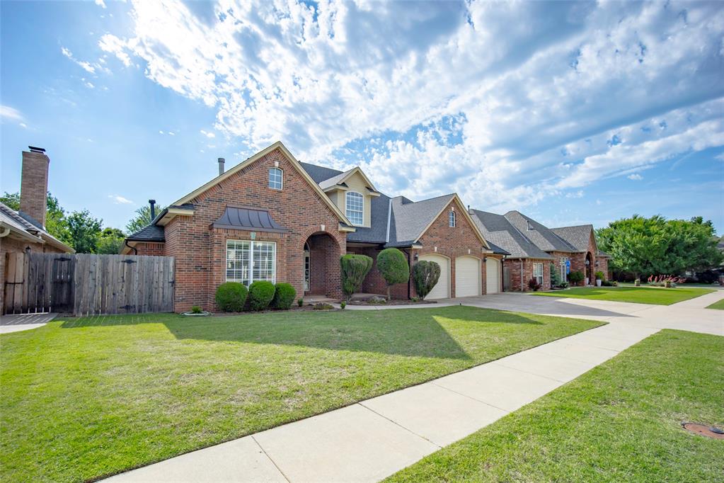1005 Bentbrook Place Property Photo 4