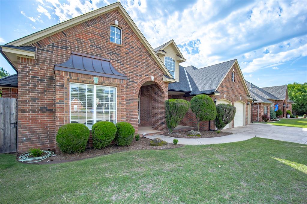 1005 Bentbrook Place Property Photo 5
