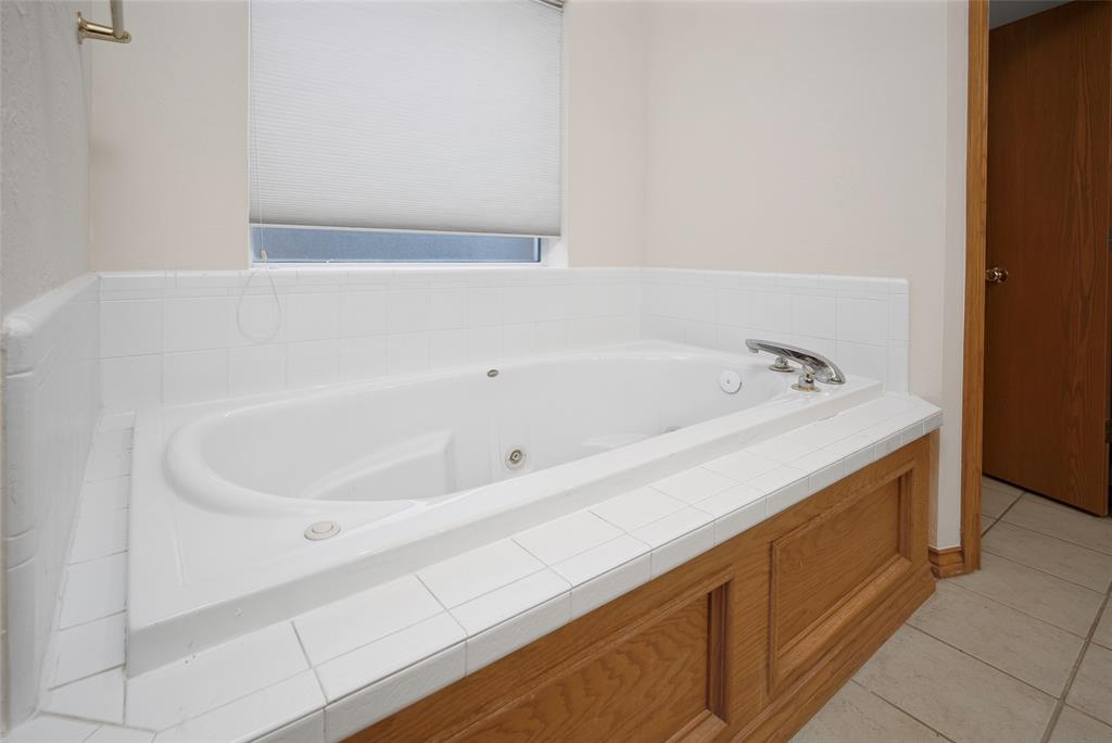 1005 Bentbrook Place Property Photo 18