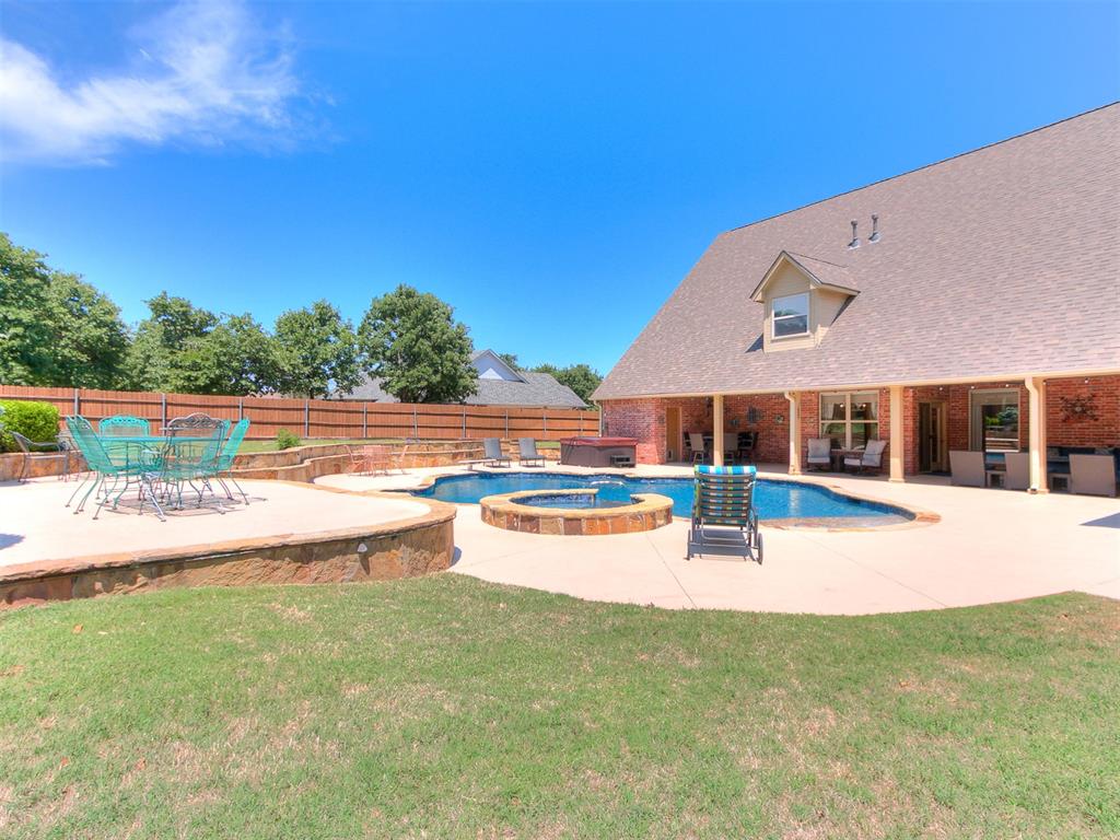 1431 Townsend Glen Property Photo 4