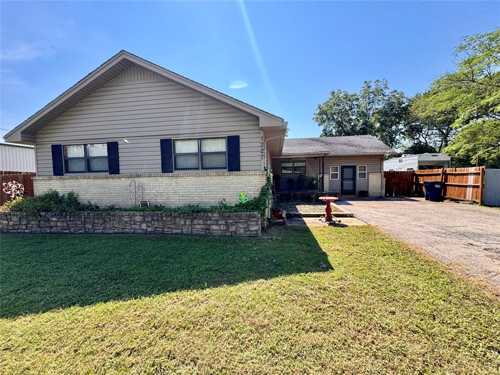 1227 Van Drive Property Photo 3