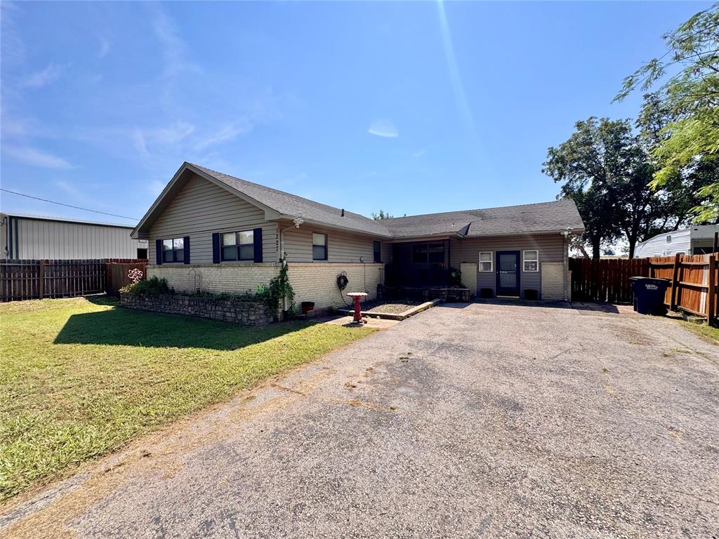1227 Van Drive Property Photo 4