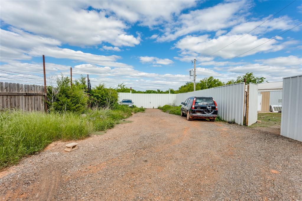 19520 Crestview Road Property Photo 4