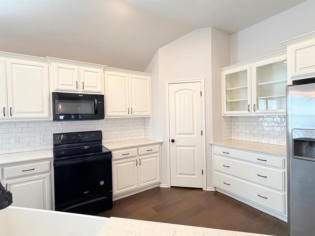 18600 Luna Drive Property Photo 6