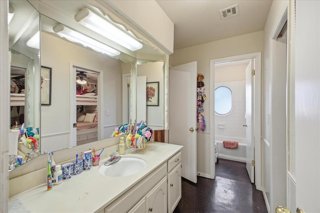 2901 Chapel Hill Road Property Photo 10