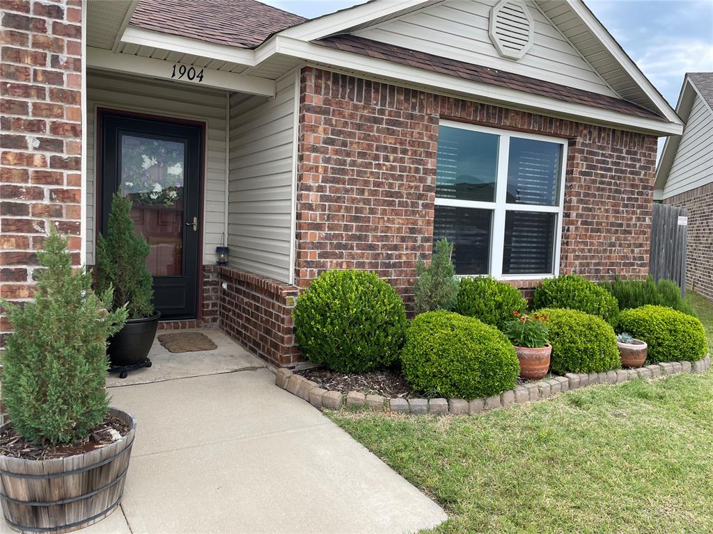 1904 Twisted Oak Court Property Photo 1