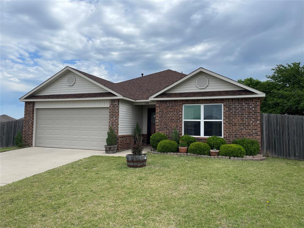 1904 Twisted Oak Court Property Photo 3