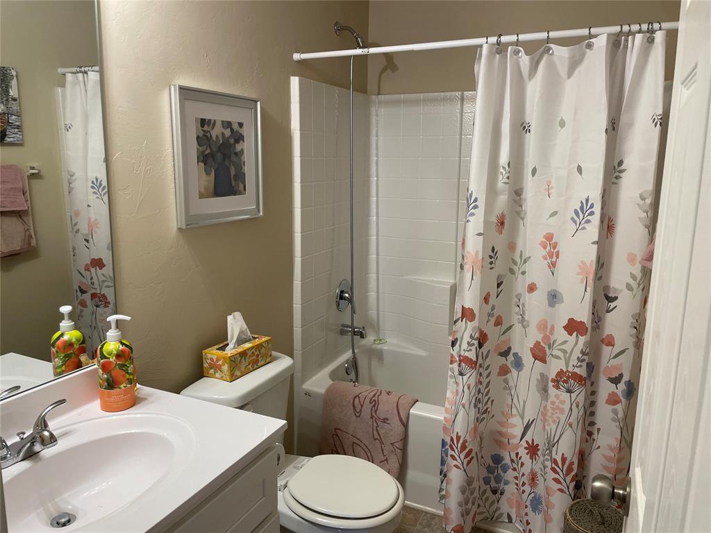 1904 Twisted Oak Court Property Photo 10