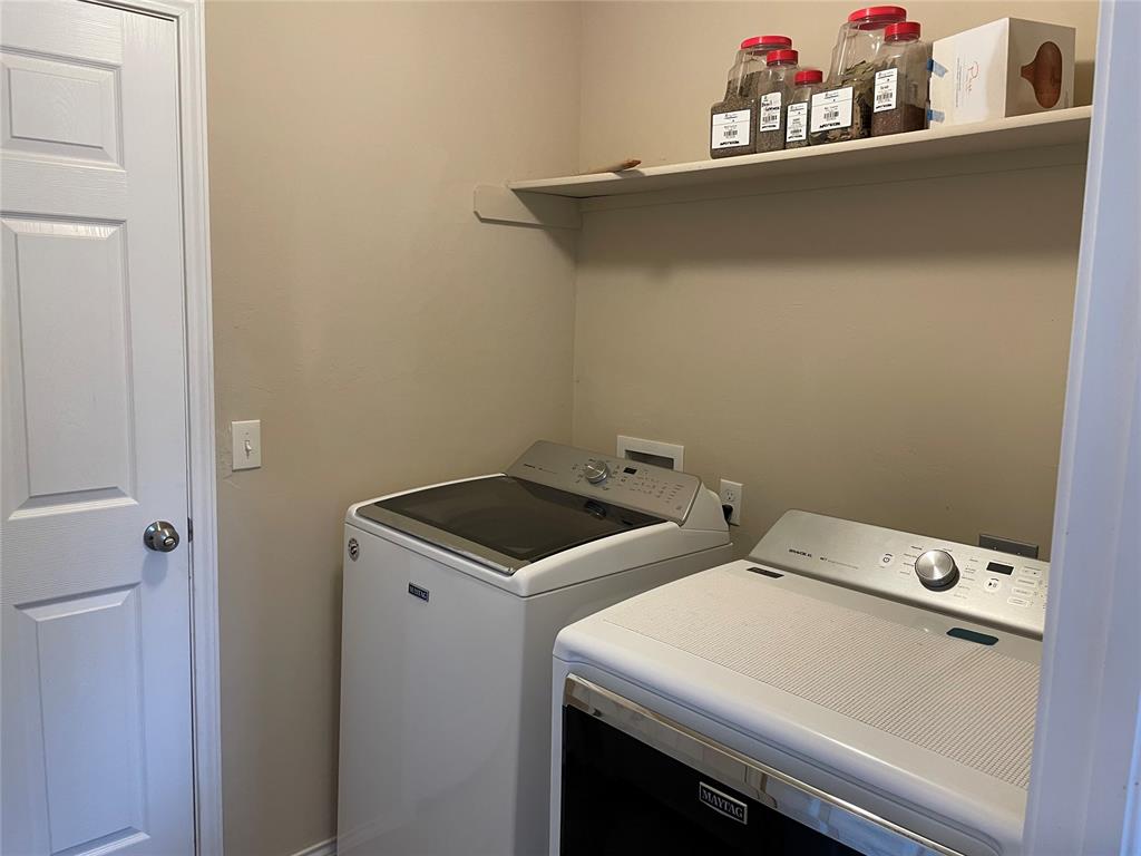 1904 Twisted Oak Court Property Photo 22