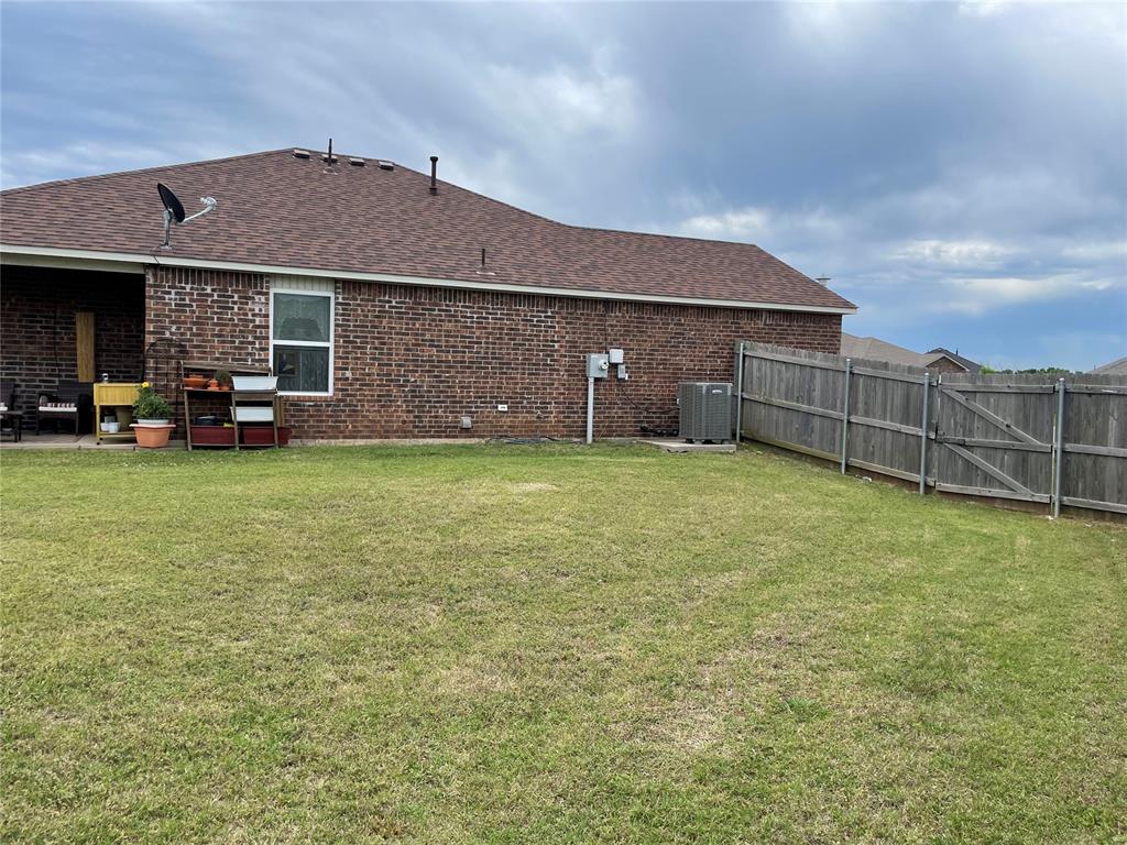1904 Twisted Oak Court Property Photo 25