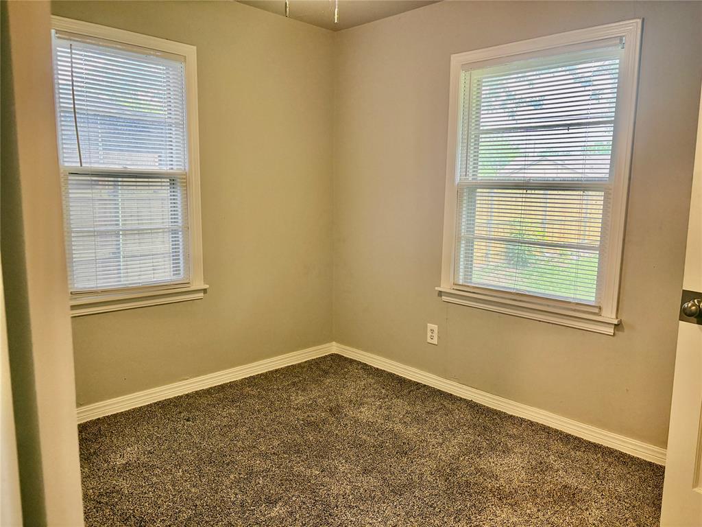 1702 W Britton Road Property Photo 2